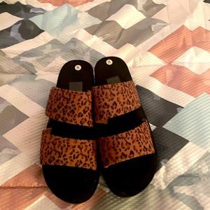 Platform leopard print slide sandals